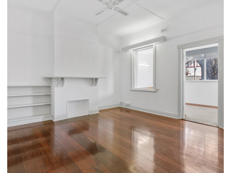 8 CARLYLE STREET, Victor Harbor SA 5211