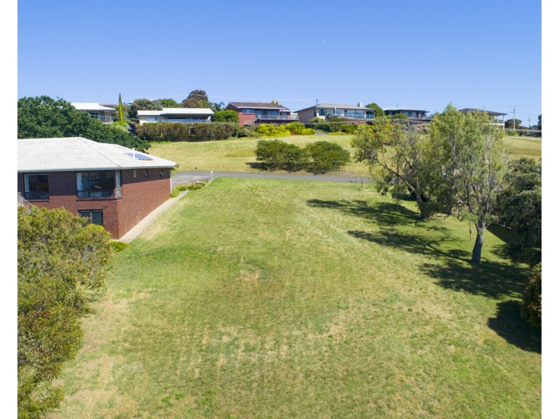 8 Seacrest Avenue, Encounter Bay SA 5211