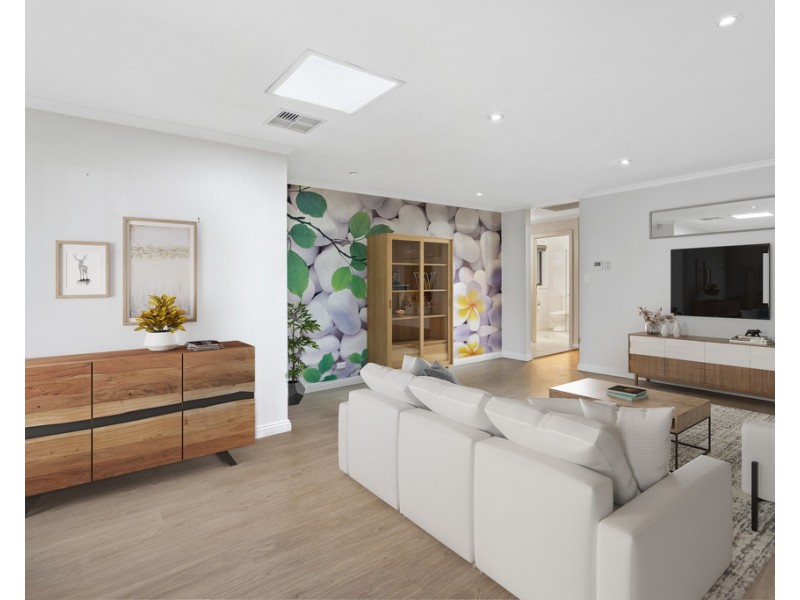 15 SHAKES CRESCENT, Hallett Cove SA 5158