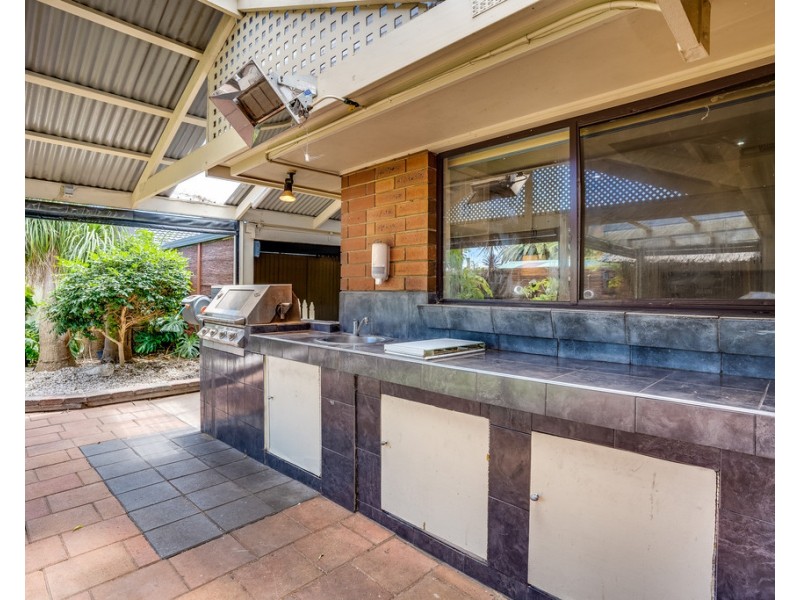 15 SHAKES CRESCENT, Hallett Cove SA 5158