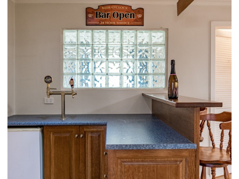 15 SHAKES CRESCENT, Hallett Cove SA 5158