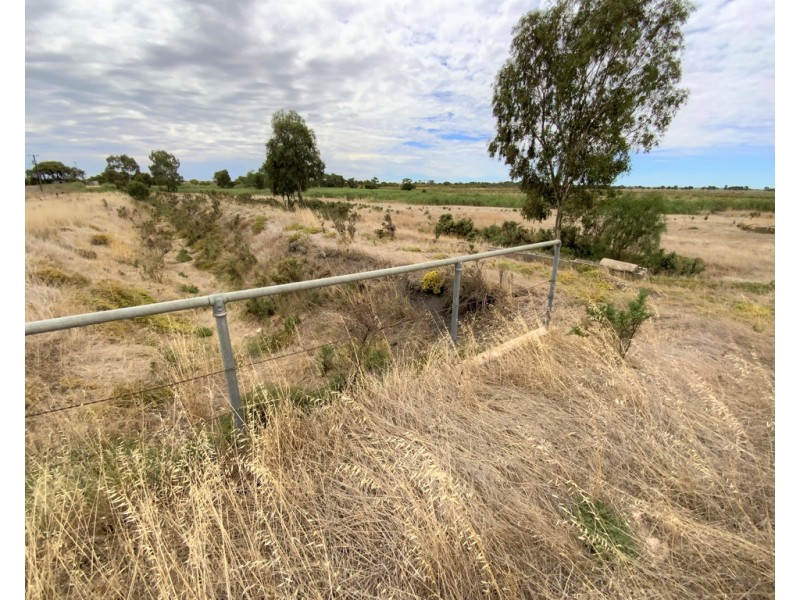 A780 The Point Road, Woods Point SA 5253