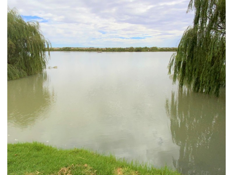 A780 The Point Road, Woods Point SA 5253