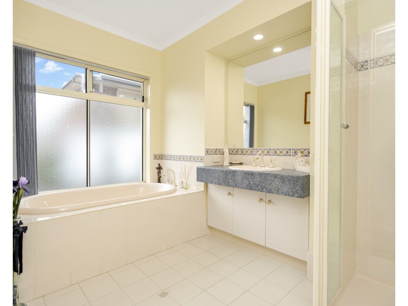 15 MAYFLOWER COURT, Encounter Bay SA 5211