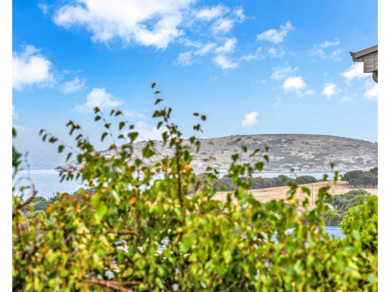 15 MAYFLOWER COURT, Encounter Bay SA 5211