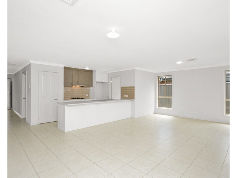 35 WHITE CLOSE, Encounter Bay SA 5211