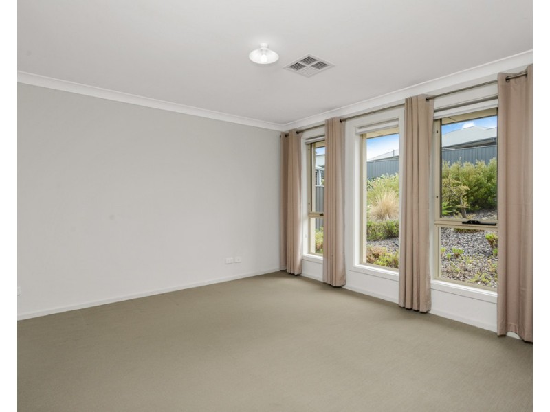 35 WHITE CLOSE, Encounter Bay SA 5211