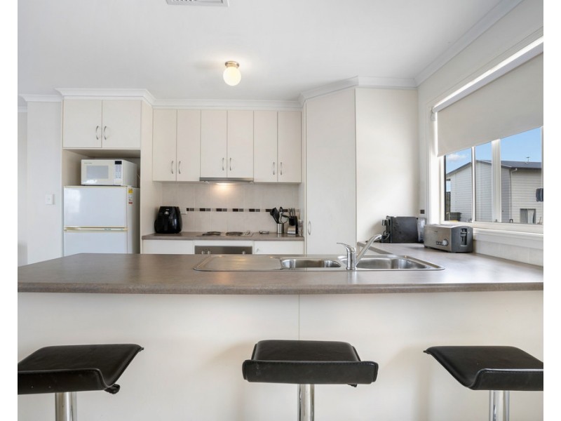 4 BARTON COURT, Encounter Bay SA 5211
