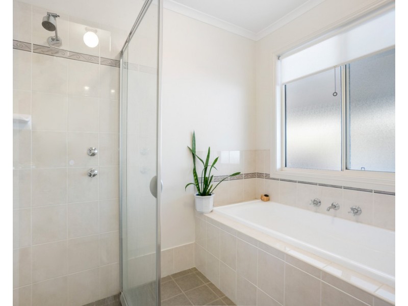 4 BARTON COURT, Encounter Bay SA 5211