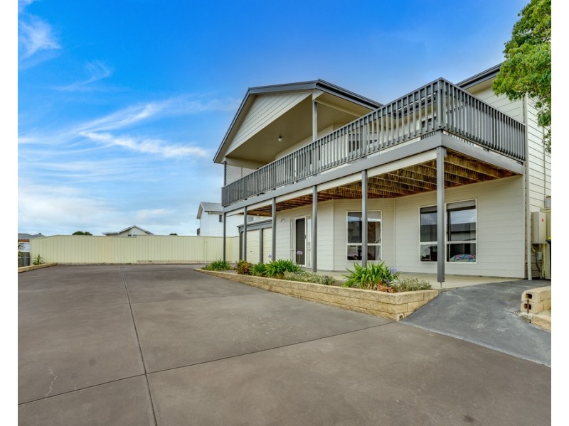 4 BARTON COURT, Encounter Bay SA 5211