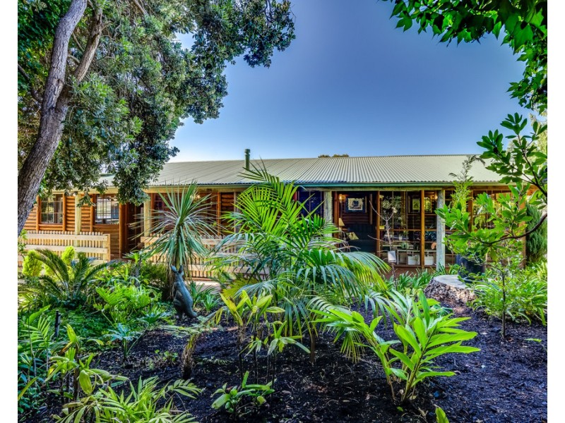 16 Gum Ave, Victor Harbor SA 5211