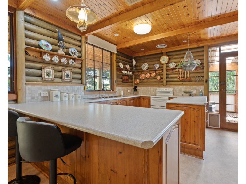 16 Gum Ave, Victor Harbor SA 5211