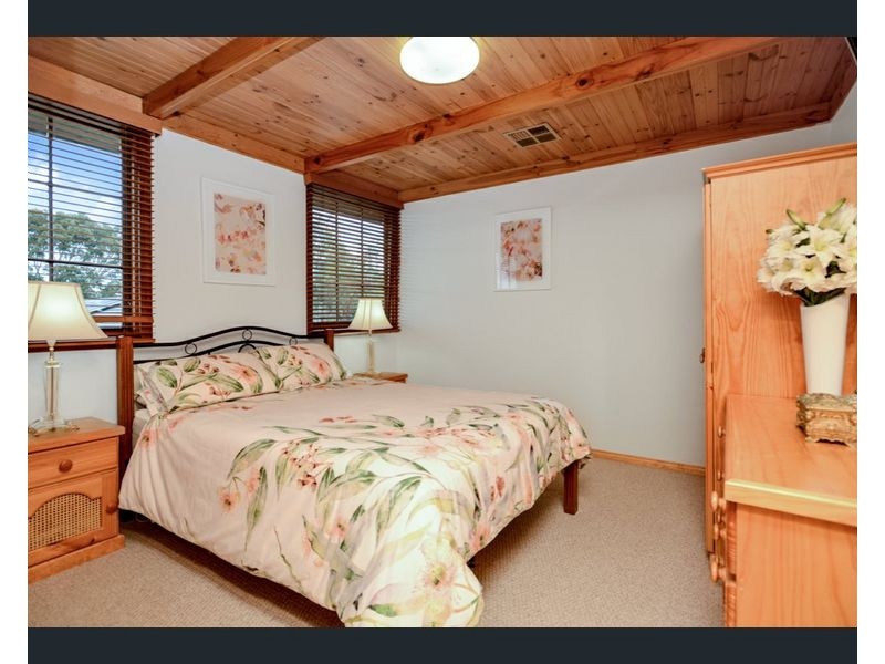 16 Gum Ave, Victor Harbor SA 5211