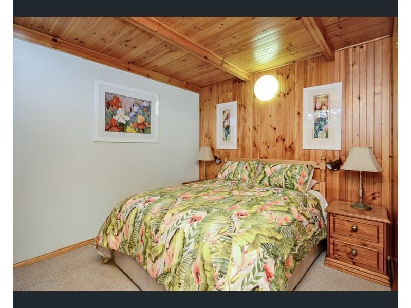 16 Gum Ave, Victor Harbor SA 5211