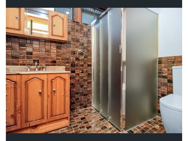 16 Gum Ave, Victor Harbor SA 5211