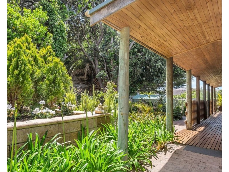 16 Gum Ave, Victor Harbor SA 5211