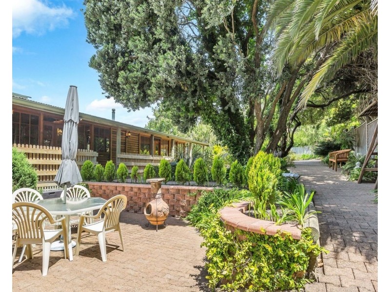 16 Gum Ave, Victor Harbor SA 5211