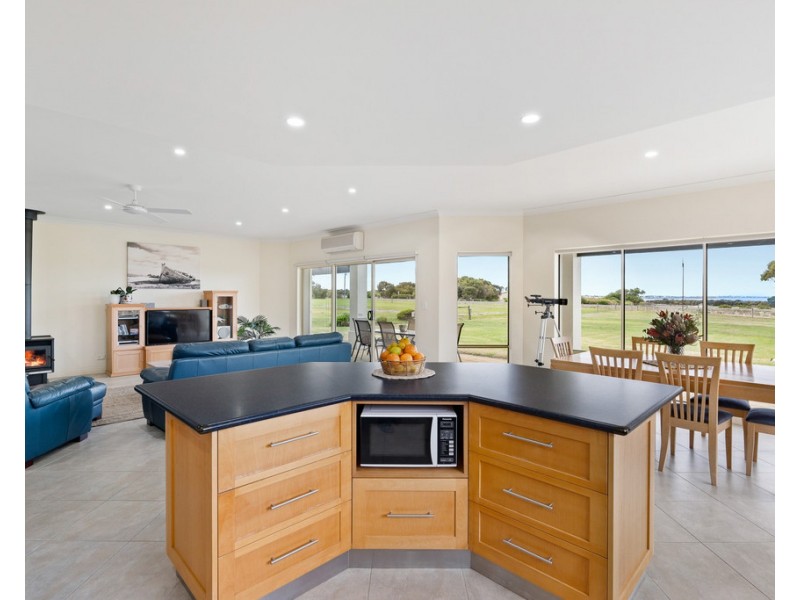 13 Vanali Dr, Port Elliot SA 5212