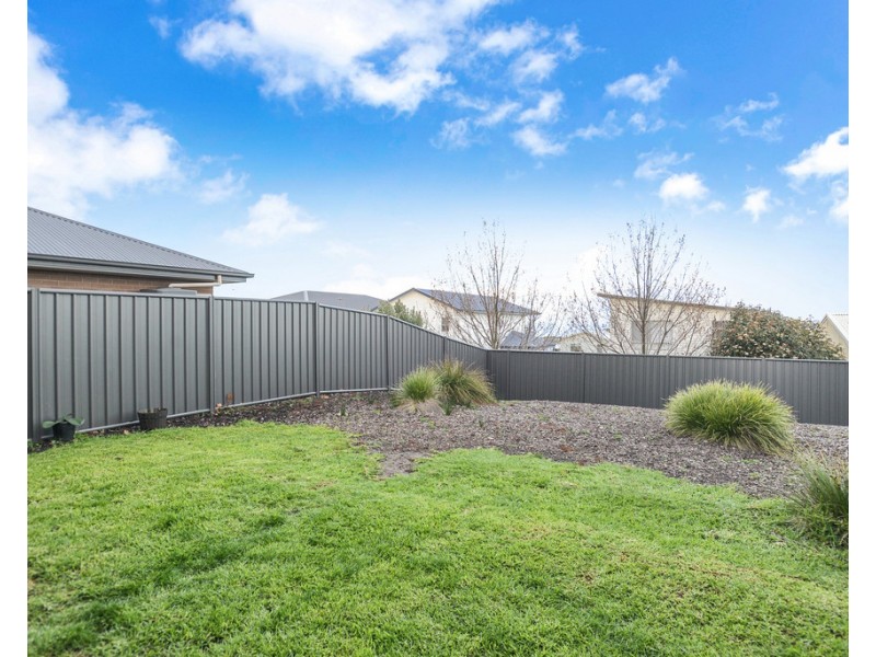 37 WHITE CLOSE, Encounter Bay SA 5211