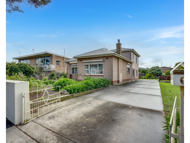 6 BOND AVENUE, Victor Harbor SA 5211
