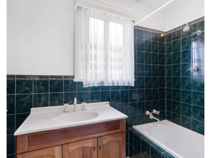 6 BOND AVENUE, Victor Harbor SA 5211