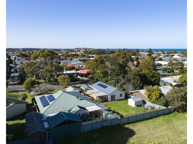 22 LAURIE AVENUE, Encounter Bay SA 5211