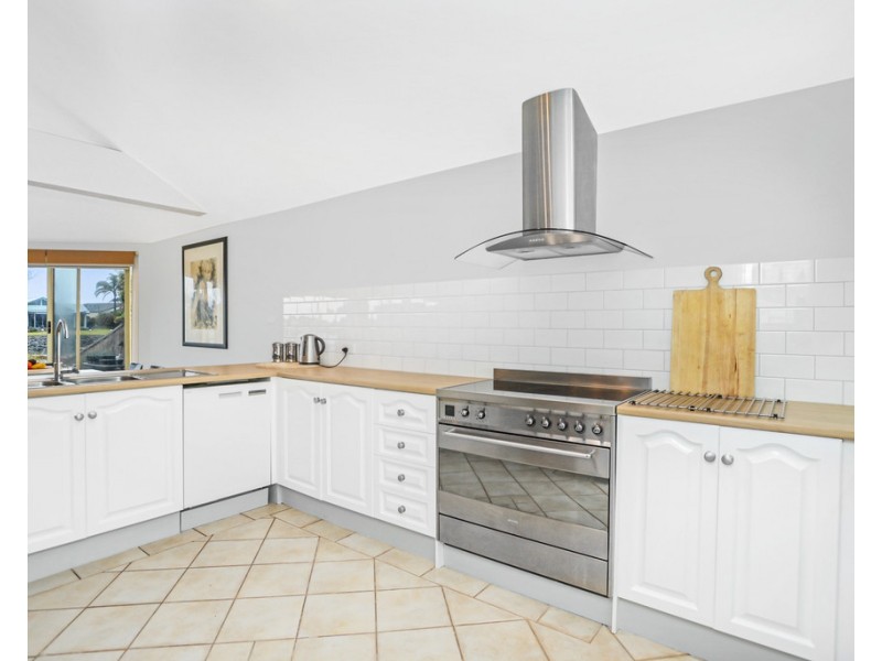 7 MATTHEW FLINDERS DRIVE, Encounter Bay SA 5211