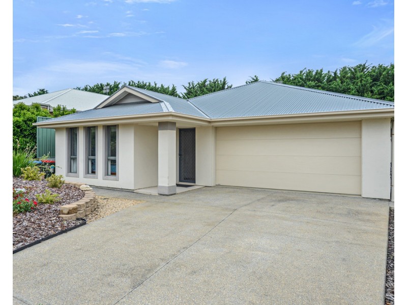 11 SHIELDS CRESCENT, Encounter Bay SA 5211