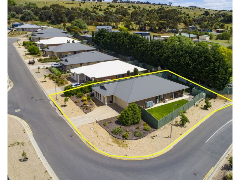 11 SHIELDS CRESCENT, Encounter Bay SA 5211