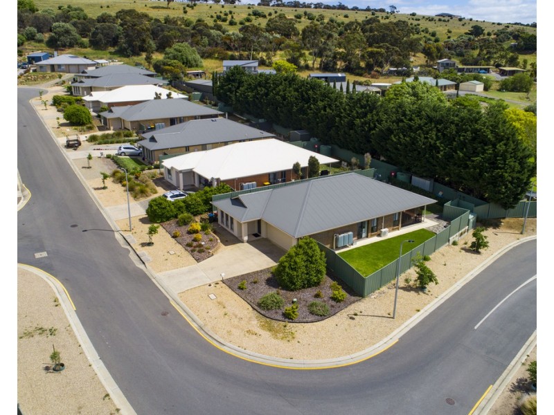 11 SHIELDS CRESCENT, Encounter Bay SA 5211