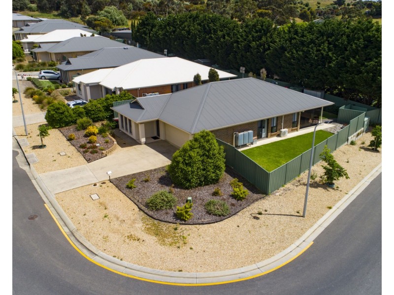 11 SHIELDS CRESCENT, Encounter Bay SA 5211