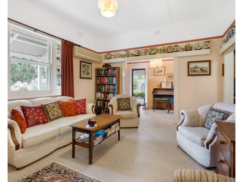 9 BOND AVENUE, Victor Harbor SA 5211