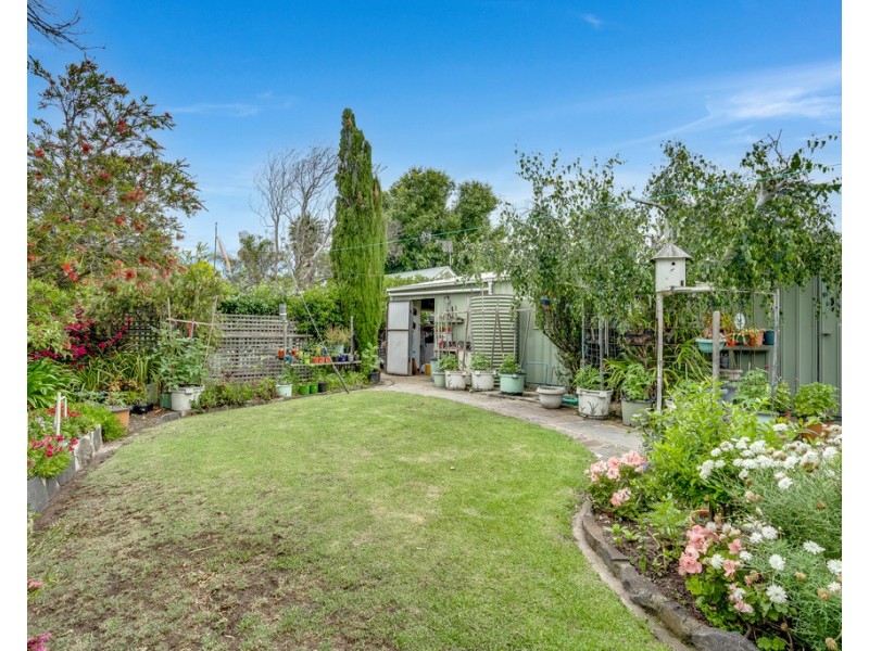 9 BOND AVENUE, Victor Harbor SA 5211