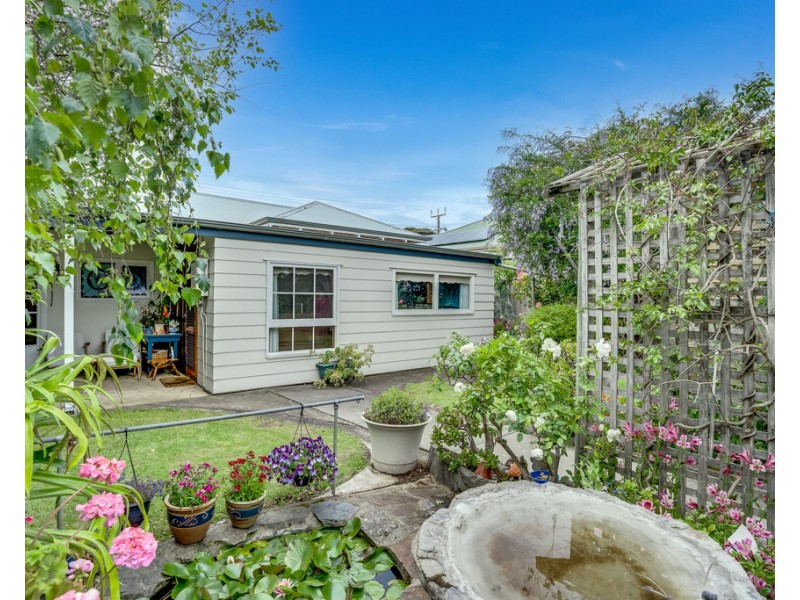 9 BOND AVENUE, Victor Harbor SA 5211