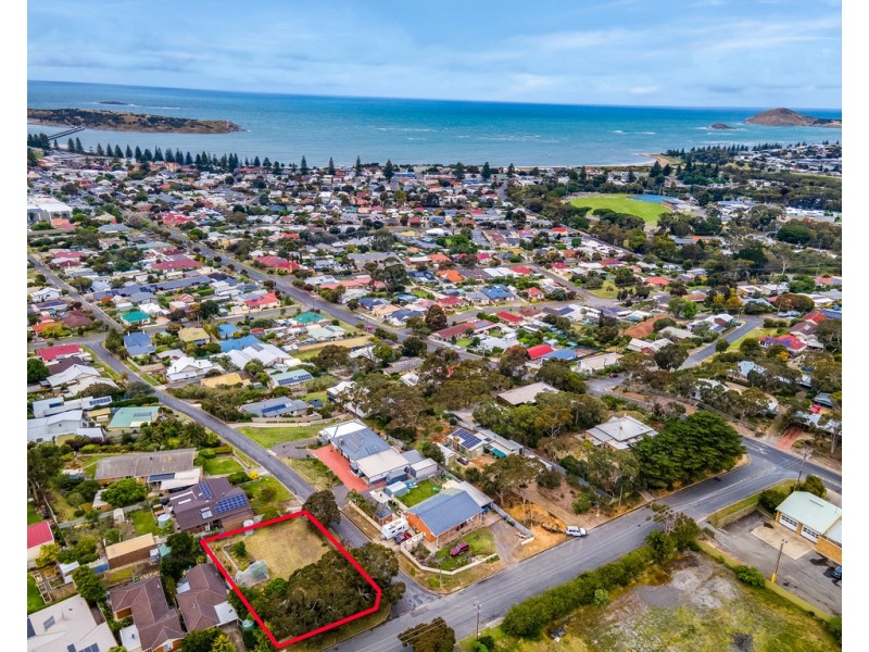 22 LAWSON STREET, Victor Harbor SA 5211