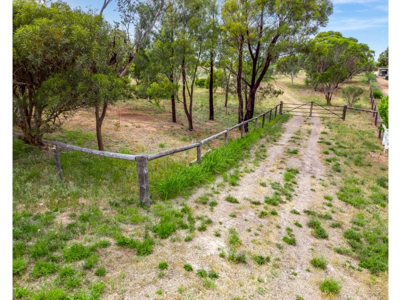 64 BURNSIDE ROAD, Strathalbyn SA 5255