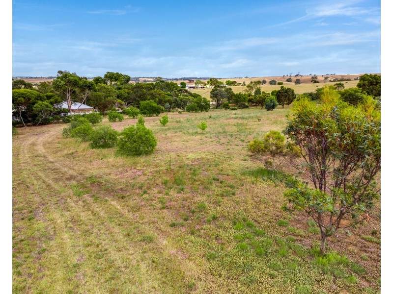 64 BURNSIDE ROAD, Strathalbyn SA 5255