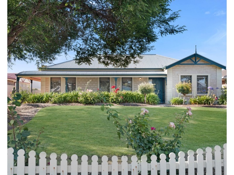 15 HOPE STREET, Encounter Bay SA 5211