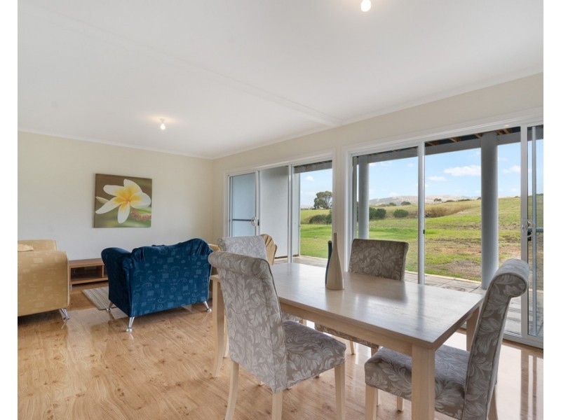 56 CUDMORE ROAD, Mccracken SA 5211