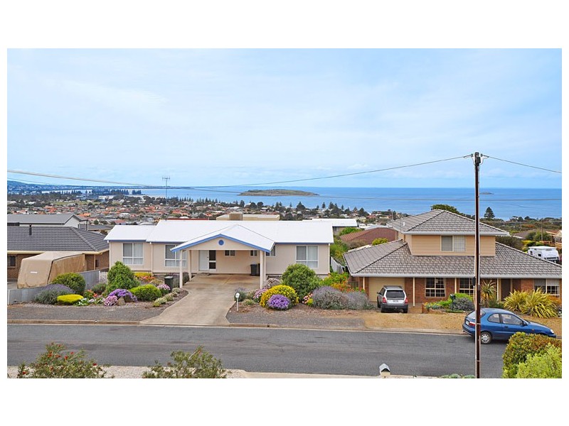 5 Norma Crescent, Encounter Bay SA 5211