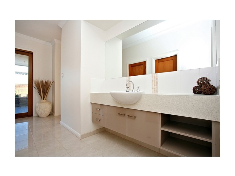 11 Manna Gum Avenue, Hayborough SA 5211