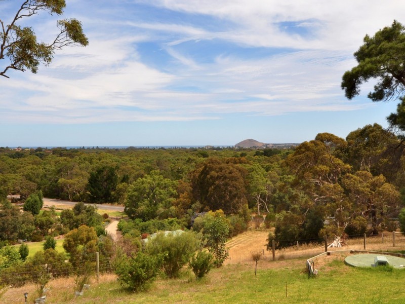 4 Finniss Road, Victor Harbor SA 5211