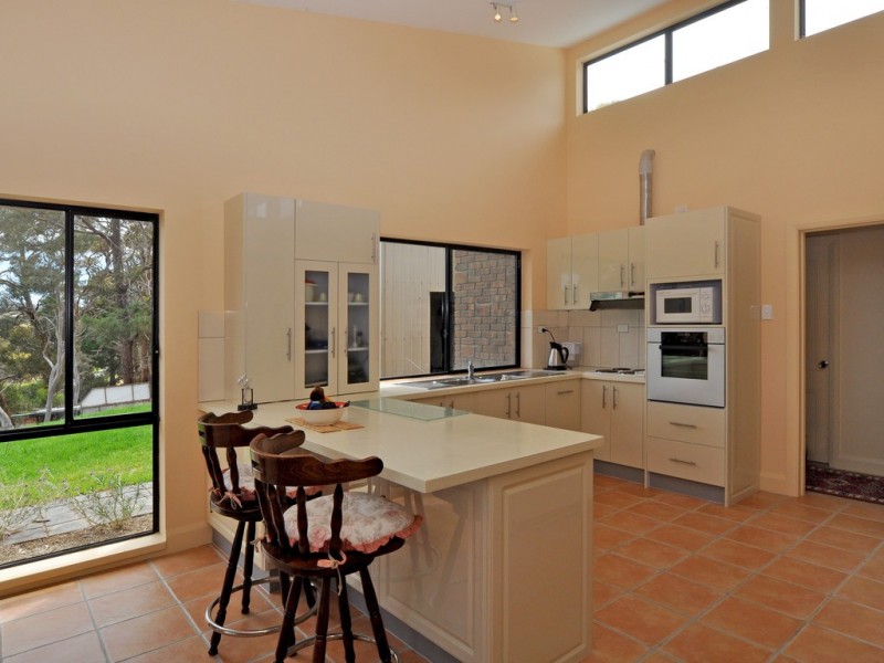 4 Finniss Road, Victor Harbor SA 5211