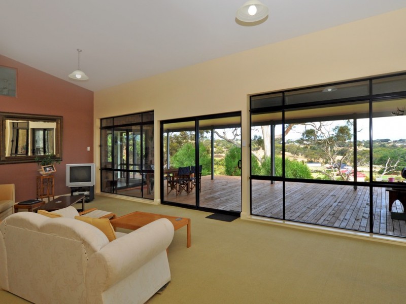 4 Finniss Road, Victor Harbor SA 5211