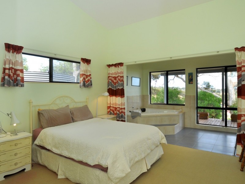 4 Finniss Road, Victor Harbor SA 5211