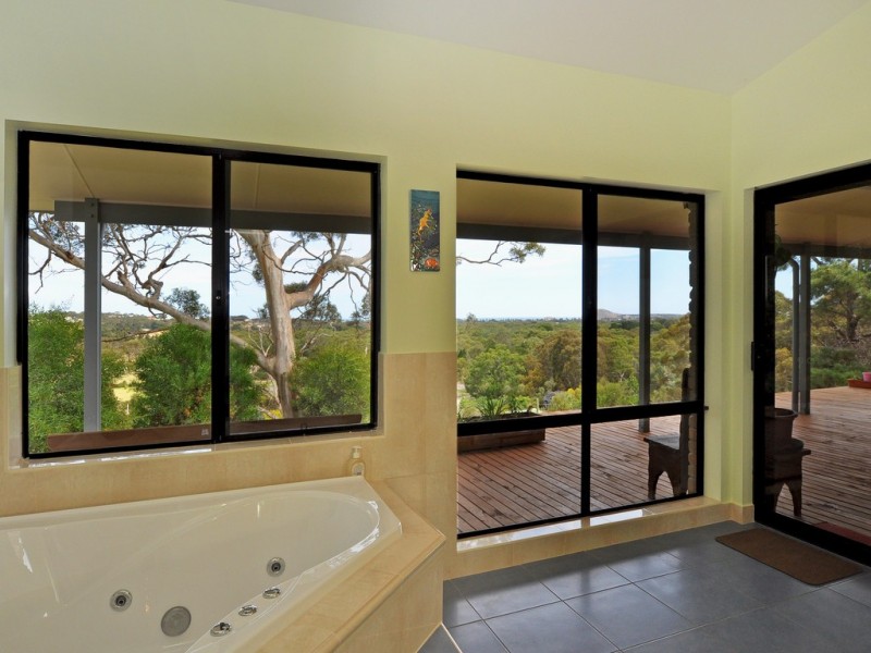 4 Finniss Road, Victor Harbor SA 5211