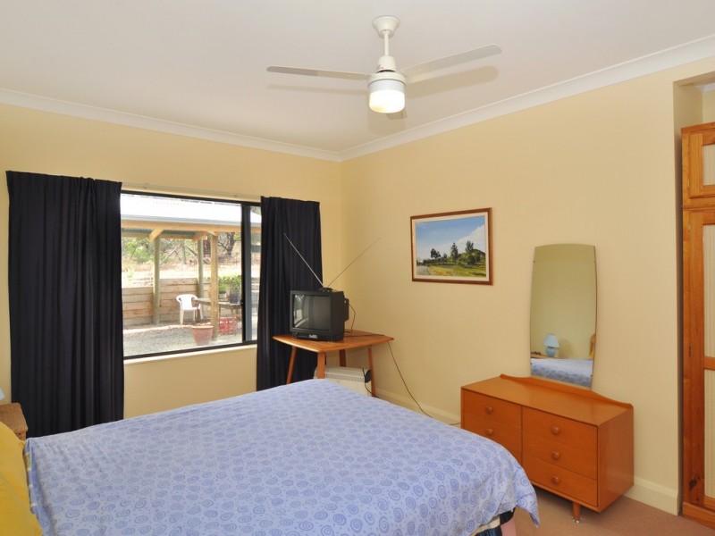 4 Finniss Road, Victor Harbor SA 5211