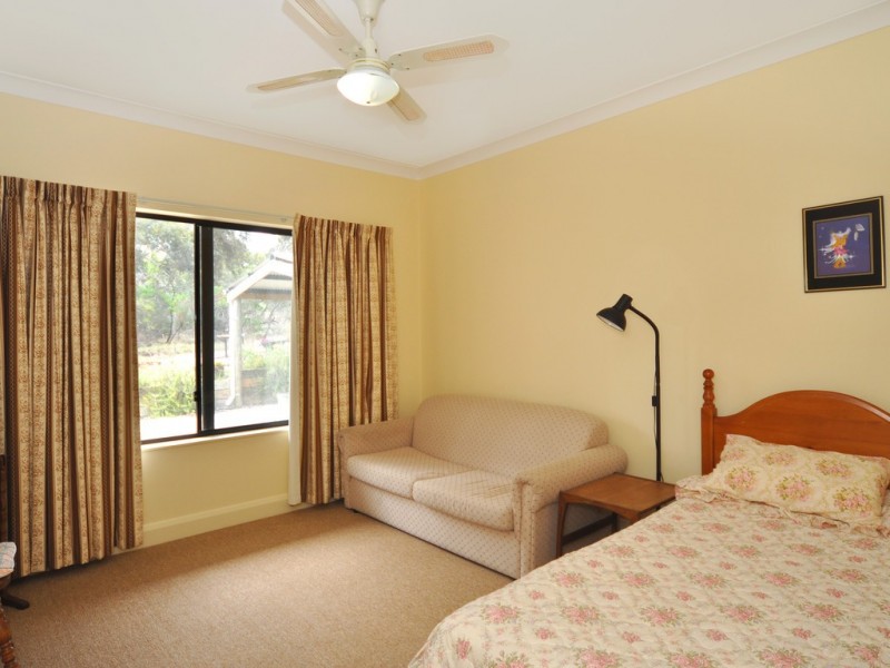 4 Finniss Road, Victor Harbor SA 5211