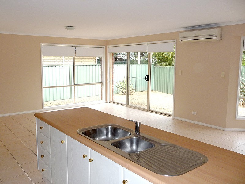 12 Robb Street, Encounter Bay SA 5211