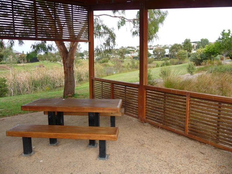 12 Robb Street, Encounter Bay SA 5211